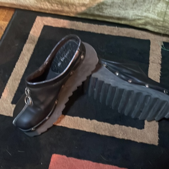 Black Platform Shoe - Picture 3 of 6